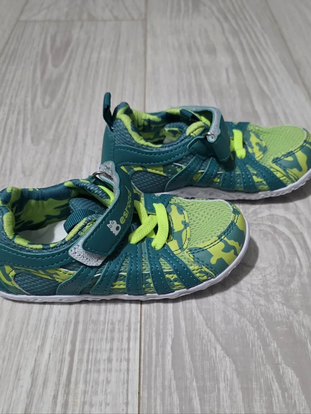 Toddler Boy Size 6-7 Green Water Shoes